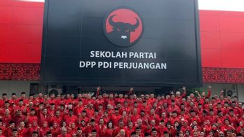 加入PDIP党校，Wawali Armuji Jamin Surabaya将成为一个没有腐败的城市