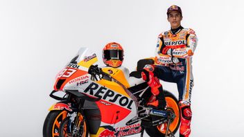 Marc Marquez Makes Lombok Brothers Fall In Love, Jorge Martin Shows Sexy 'Six Pack' Pose Holding Young Coconut