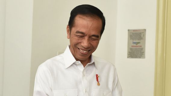 来自马纳多的保安在加入就业前卡后设法成为一名主管， Jokowi： 意味着聪明的先生也是