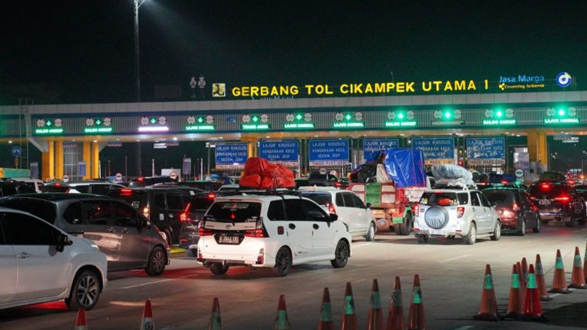 105,231 Vehicles Leave Jakarta Via GT Cikatama On D-7 And D-6 Lebaran