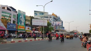 ミャンマーのクーデター計画、数万人の抗議者が街に連れて行く 