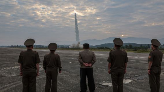 キム・ジョンウン4.5トン弾頭北朝鮮ミサイル実験に出席:原子力の強化を継続する必要性