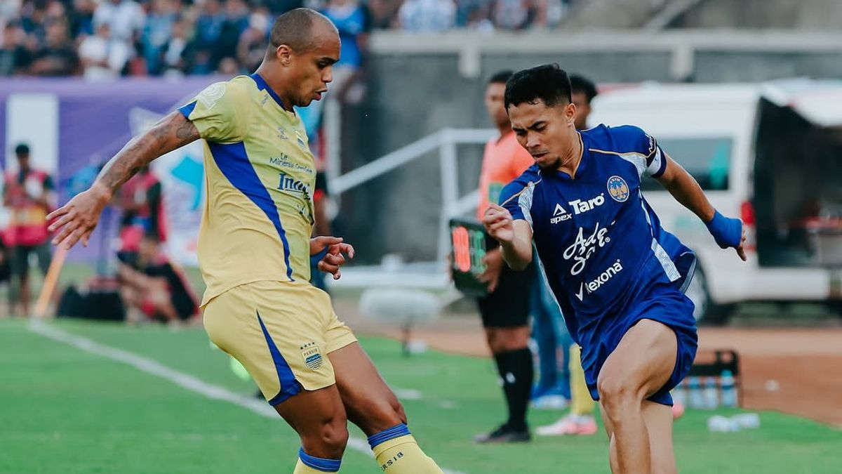 引き分けの後、PSIMとペルシブ・リクのサポーター、ボボトーはほとんど燃やされました