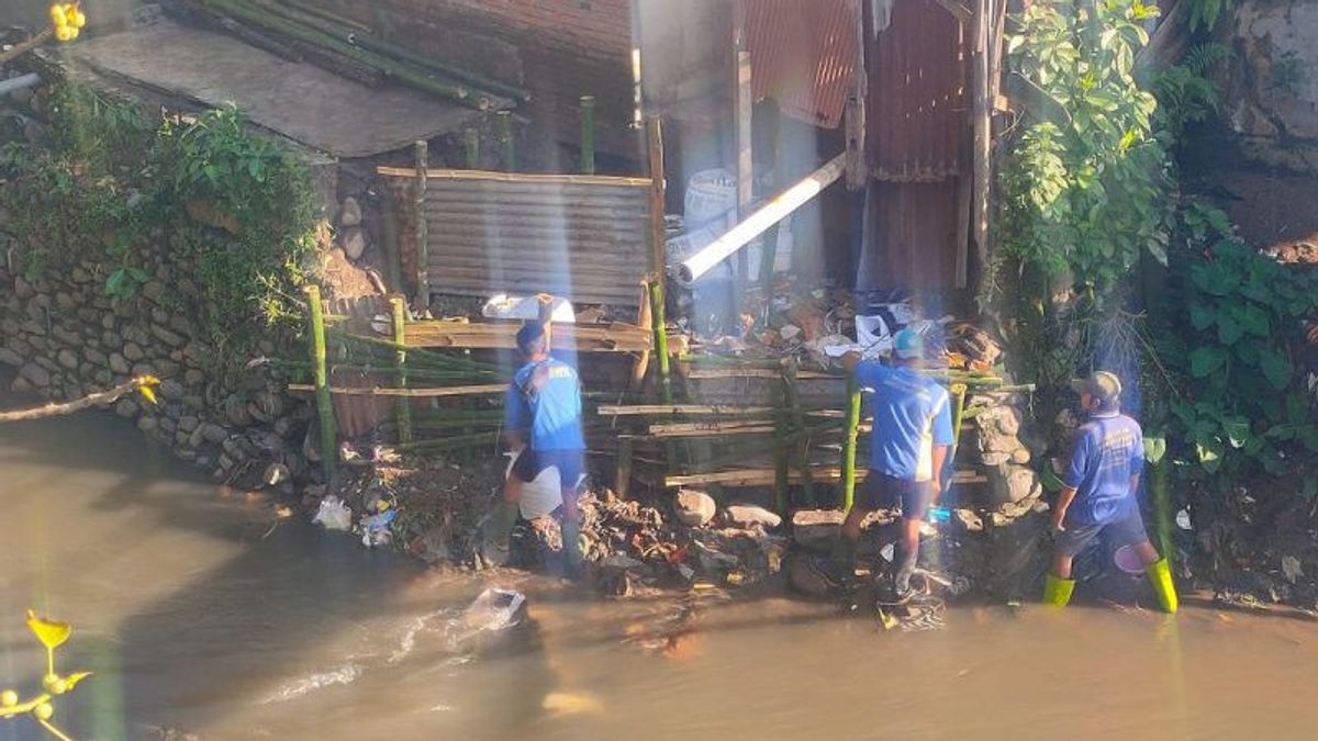 Menace de glissements de terrain à Karang Sukun Mataram NTB, BPBD Permanent Tanggul Pasar