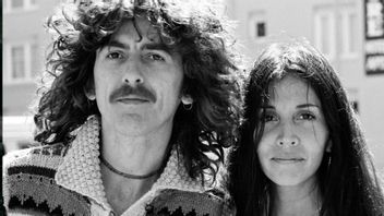 Istri George Harrison Berbagi Kisah “Ajaib yang Mengejutkan” tentang Artwork Lagu <i>Now And Then</i> The Beatles
