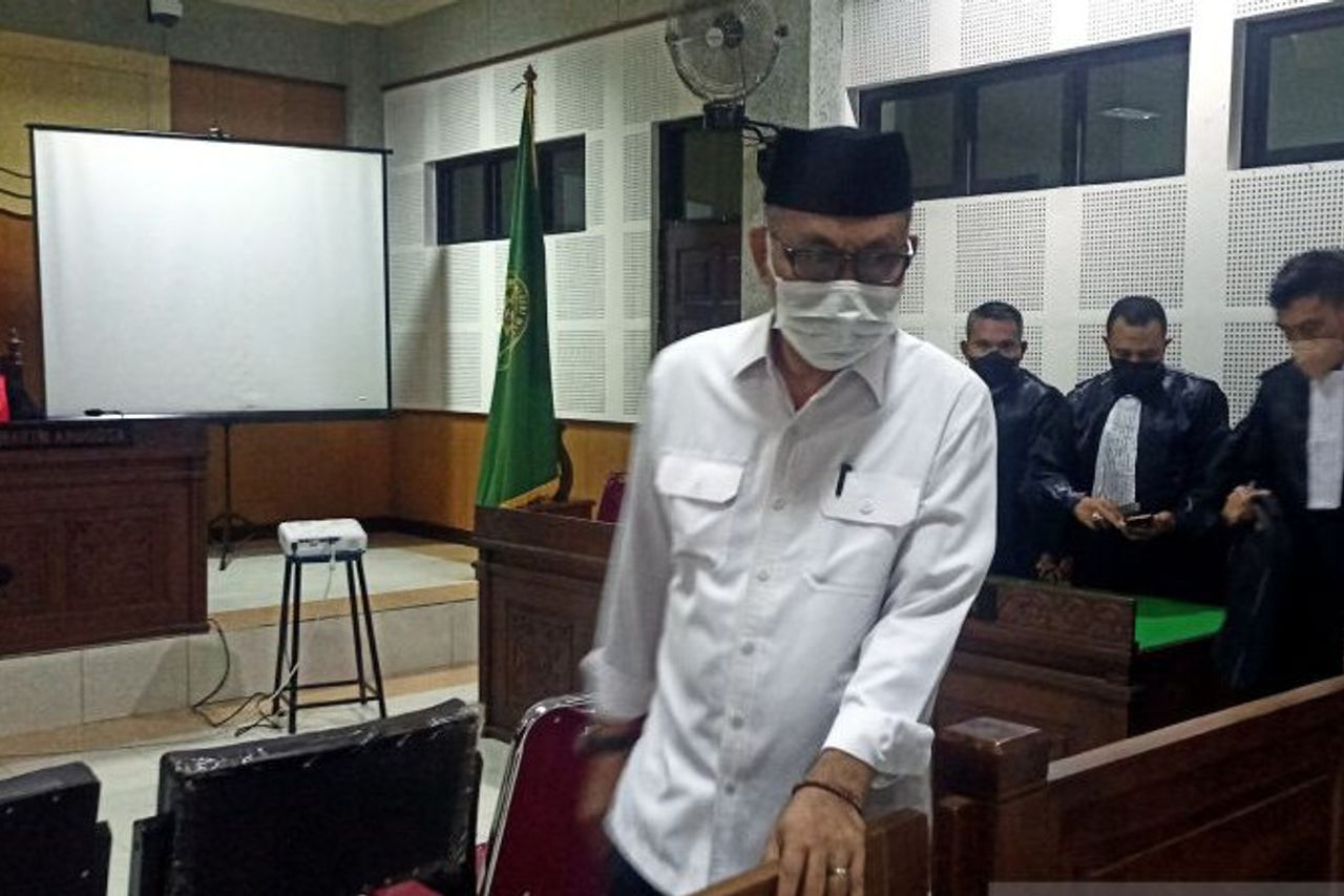 控訴、NTBディスタンブンの元責任者フスヌル・ファウジの刑期は11年から9年に減刑された