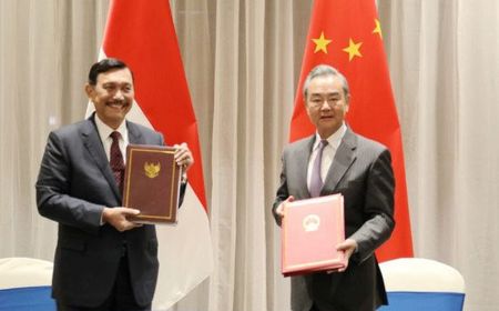 Luhut Terbang ke China, Hadiri Acara Tete-a-Tete Bersama Menlu Wang Yi