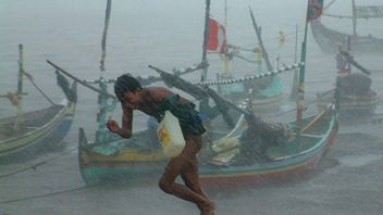 2月25日水曜日、インドネシアの天気、インドネシアのスマトラ、ジャワ、カリマンタン、パプアに雷雨