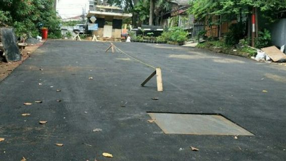 Head Of Lebak Bulus Village Head Car Of PSI DPP Heading Back And Forth Before Finally Falling Into Infiltration Well