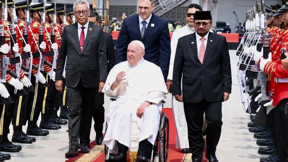 Kepala Protokoler Negara Dubes Andy Rachmianto Terima Penghargaan dari Paus Leo XIV