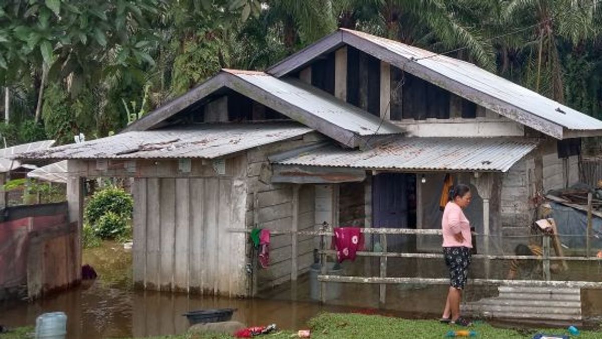 165 Maisons à Mukomuko Inondées, Le Gouvernement Distribue 1 Tonne D’aide Au Riz