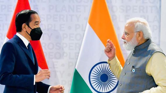 Warganet Gagal Fokus Lihat Pertemuan Jokowi dan PM Narendra Modi: <i>Where Is Mask?</i>