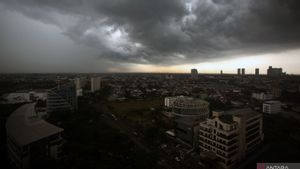 BMKG Prakirakan Potensi Hujan Petir Disertai Angin Kencang di Wilayah Jakarta Selatan 