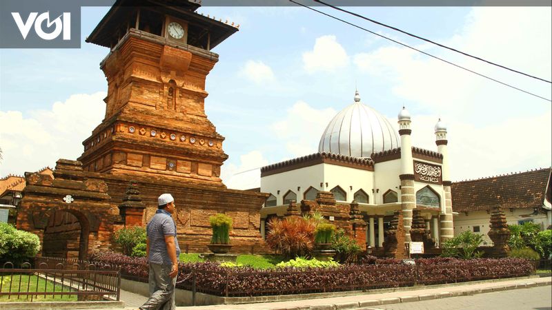 Masjid kudus merupakan salah satu hasil asimilasi antara budaya islam dan hindu,hal ini ditunjukkan 