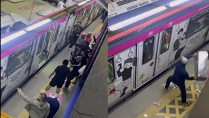 Police Investigate Bentrok Supporter At LRT Station After Malaysia Vs Singapore Draw In The AFF Cup