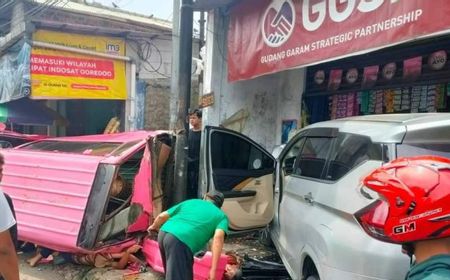 Minibus Tabrak Angkot di Sukabumi, Seruduk Pedagang Cakue, 3 Tewas Seketika