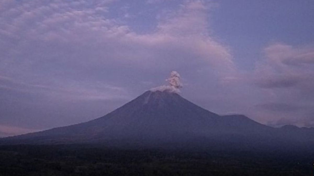 塞梅鲁山再次爆发,阿布火山达到700米