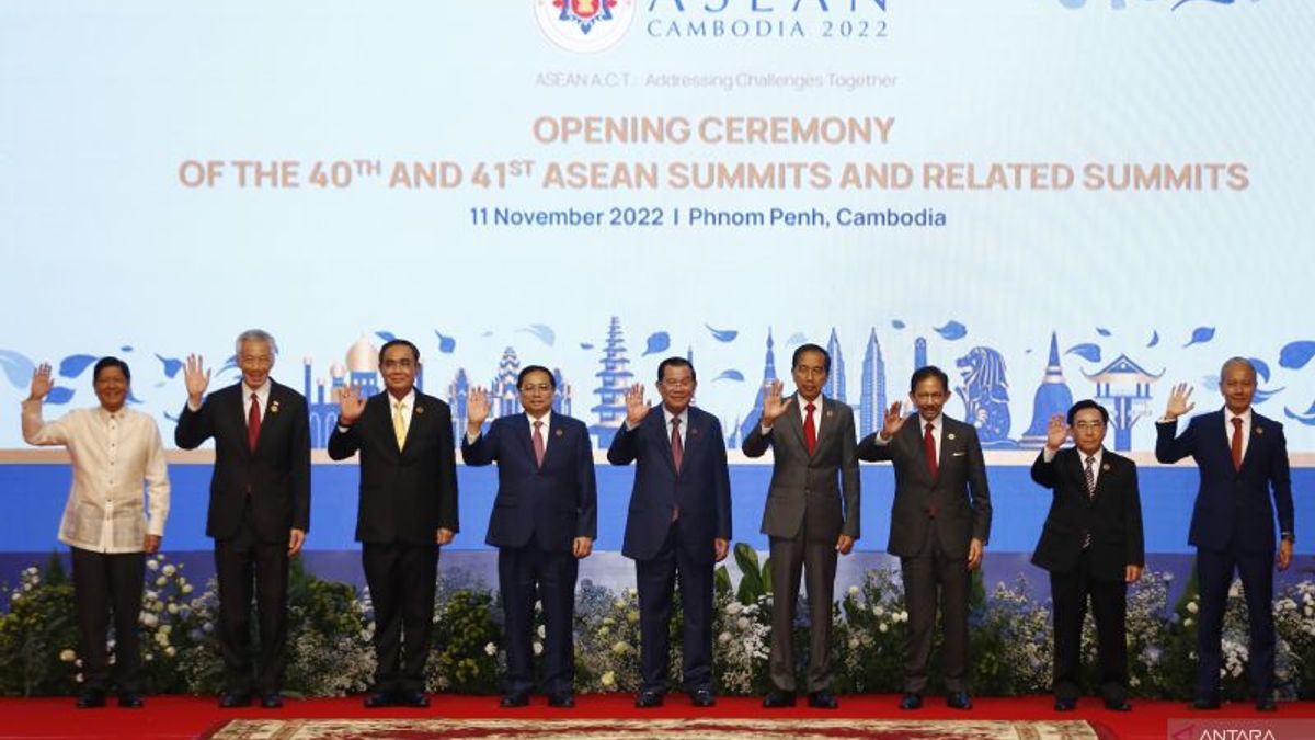 カンボジアで開催された第40回および第41回ASEAN首脳会議:ミャンマー問題をめぐる議論、空の椅子から武器禁輸の脅威まで