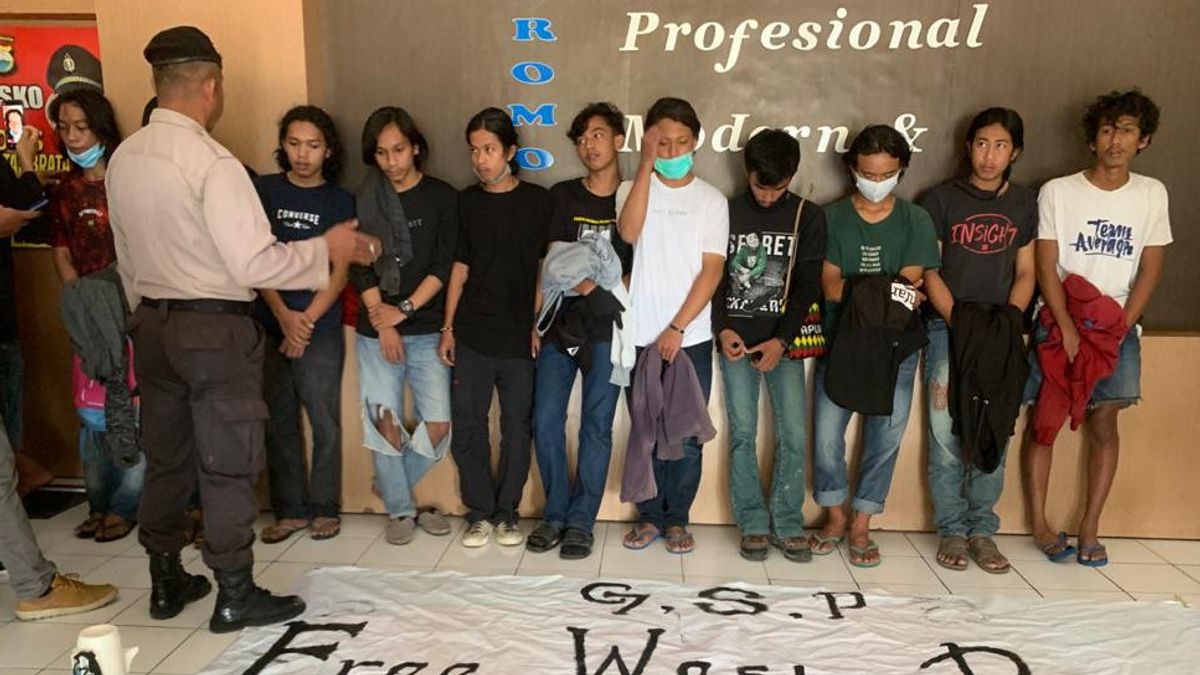 無料のパプアを要求するデモンストレーション、シンジャイ・スルセルの15人の学生が警察に逮捕された