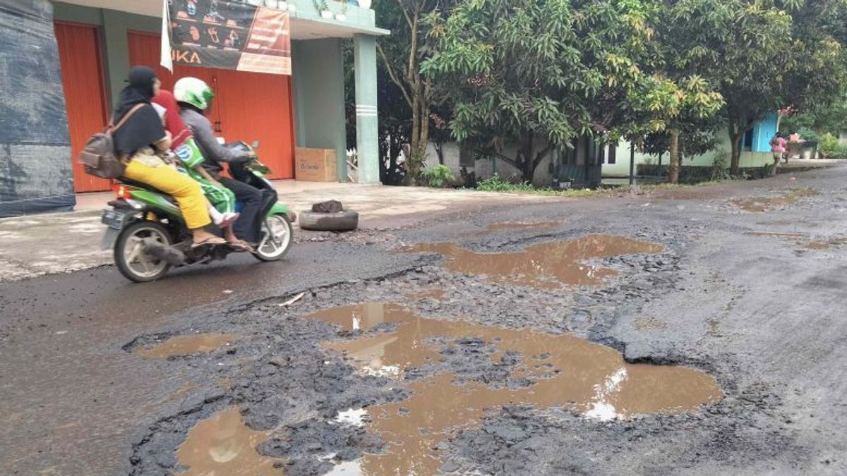 West Java Provincial Government Disburses IDR 24 Billion In Funds To Complete Severe Damaged Road Repairs In Cianjur