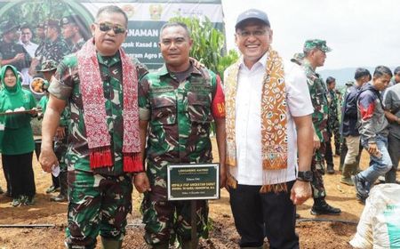 Pupuk Indonesia Bersama TNI AD Dukung Optimaliasai Lahan Tidur melalui Agro Forestry