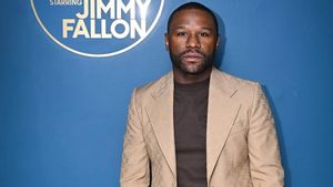 Mayweather Akan Lawan Veteran Kickboxing sebelum Duel dengan Pacquiao