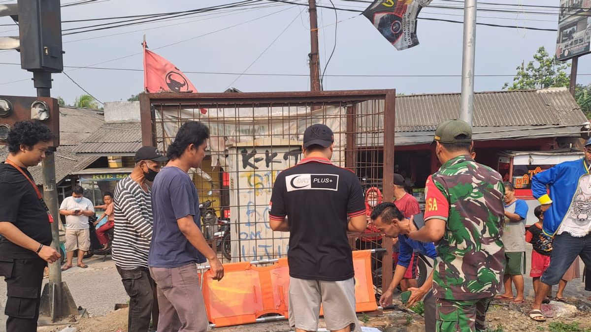 Pria Bunuh Diri di Pintu Kereta Jadi Tontonan Warga Tigaraksa