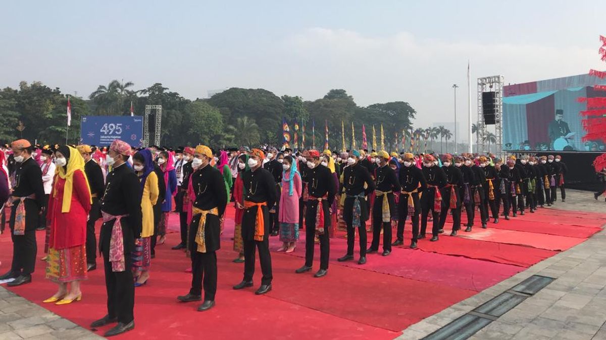 Anies Banggakan Lapangan Upacara HUT DKI Hasil Revitalisasi Monas