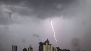 Mayoritas Wilayah Jakarta Berpotensi Hujan Petir Hari Ini