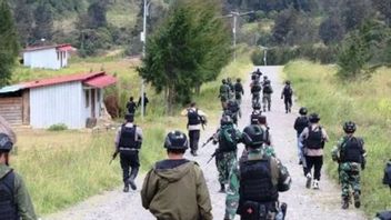 12 Membres Du TNI Attaqués Par KKB Prétendument Lamek Taplo Group: 4 Membres Du Personnel Abattus Dans La Jambe