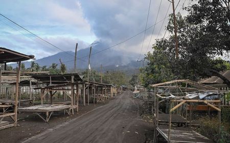 Minggu Pagi, Gunung Lewotobi Masih Semburkan Erupsi