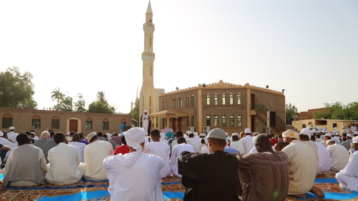 أخيرا حكومة جمبر تسمح بتذكرة الصلاة في المساجد