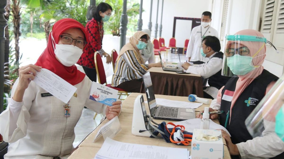 DKI Holds Second Dose Vaccination For 21 People, Here's The List