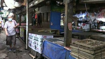 الباعة التوفو وتيمبي لا ينظر في سوق رواساري منذ الصباح، والمستهلكين تبدأ في الحنق