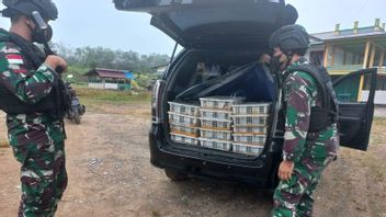 Satgas Pamtas Gagalkan Penyelundupan 350 Ekor Burung Kacer di Entikong
