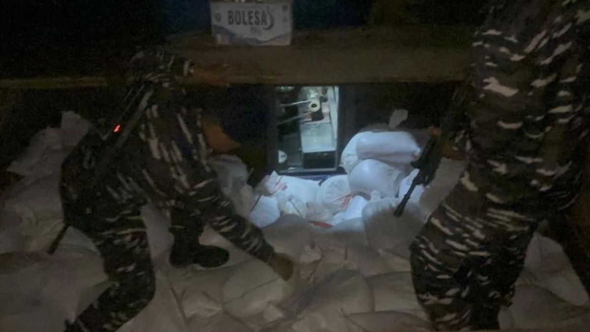 Failed To Smuggle 25 Tons Of Illegal Tin Seeds To Malaysia, Indonesian Navy Secures 2 Captains And 3 Workers