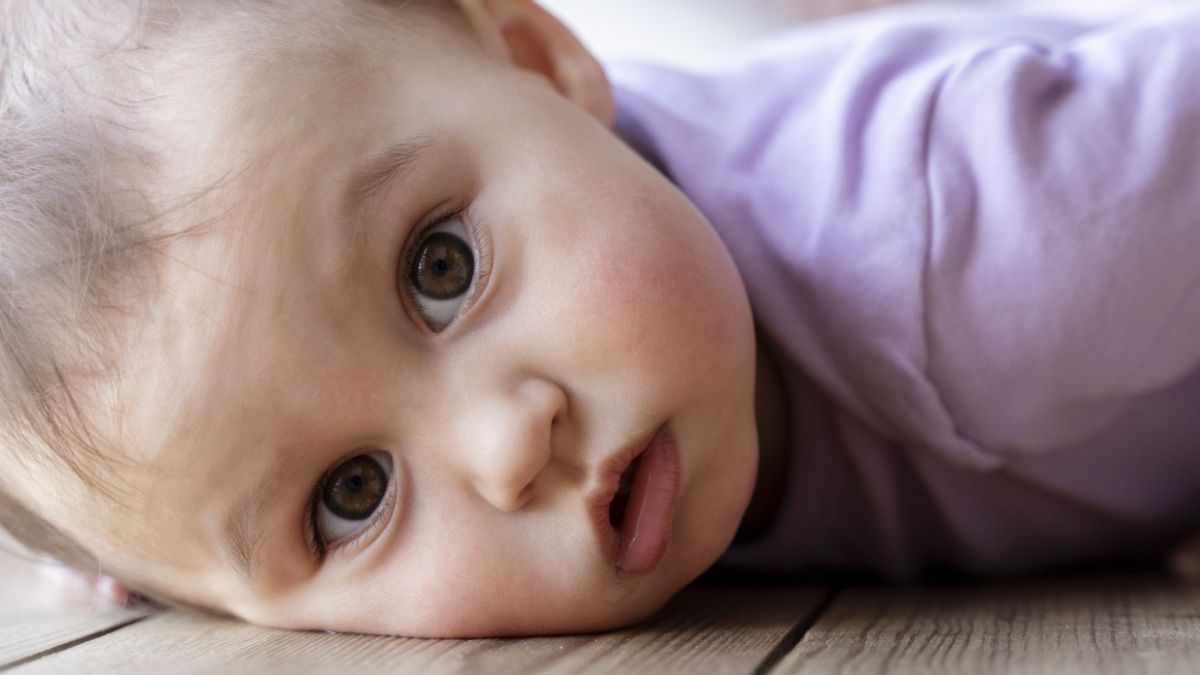 Jangan Khawatir Bun! Begini Cara Melatih Bayi Tengkurap Agar Cepat Lancar