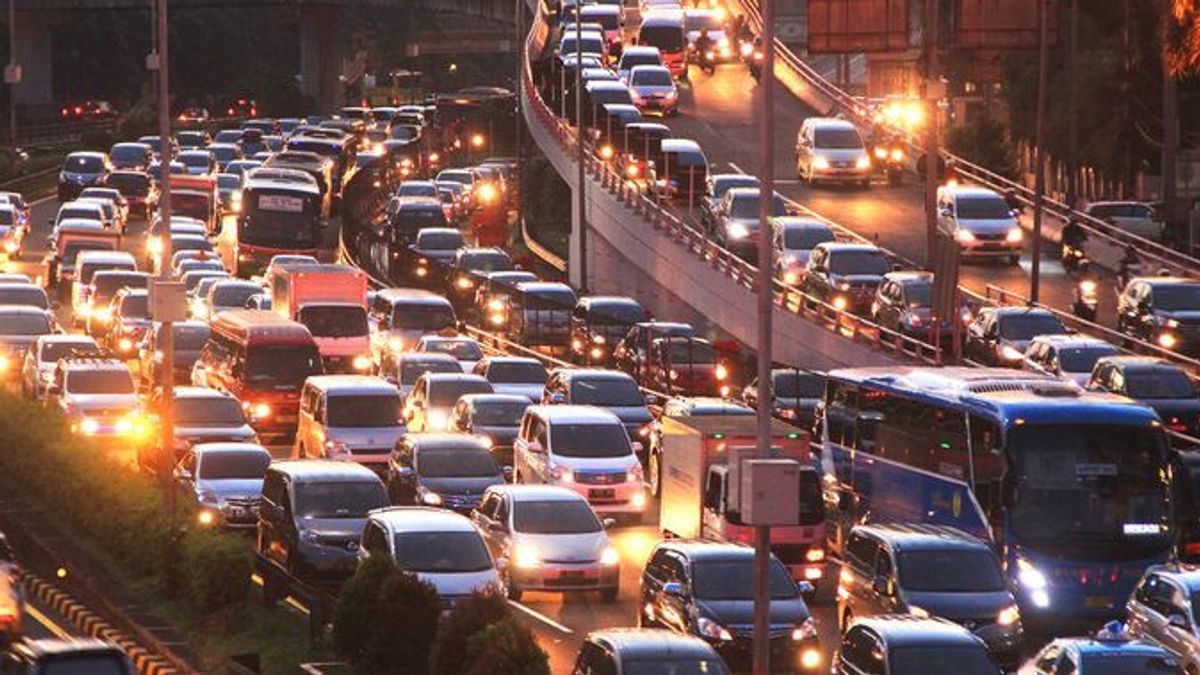Selasa Malam, 1,1 Juta Kendaraan Keluar dari Jakarta