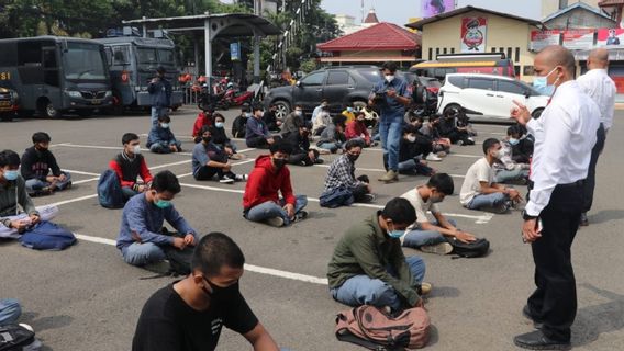 طالب من جاكرتا اشتعلت في تانجيرانج، الشرطة العثور على 8 Celurit