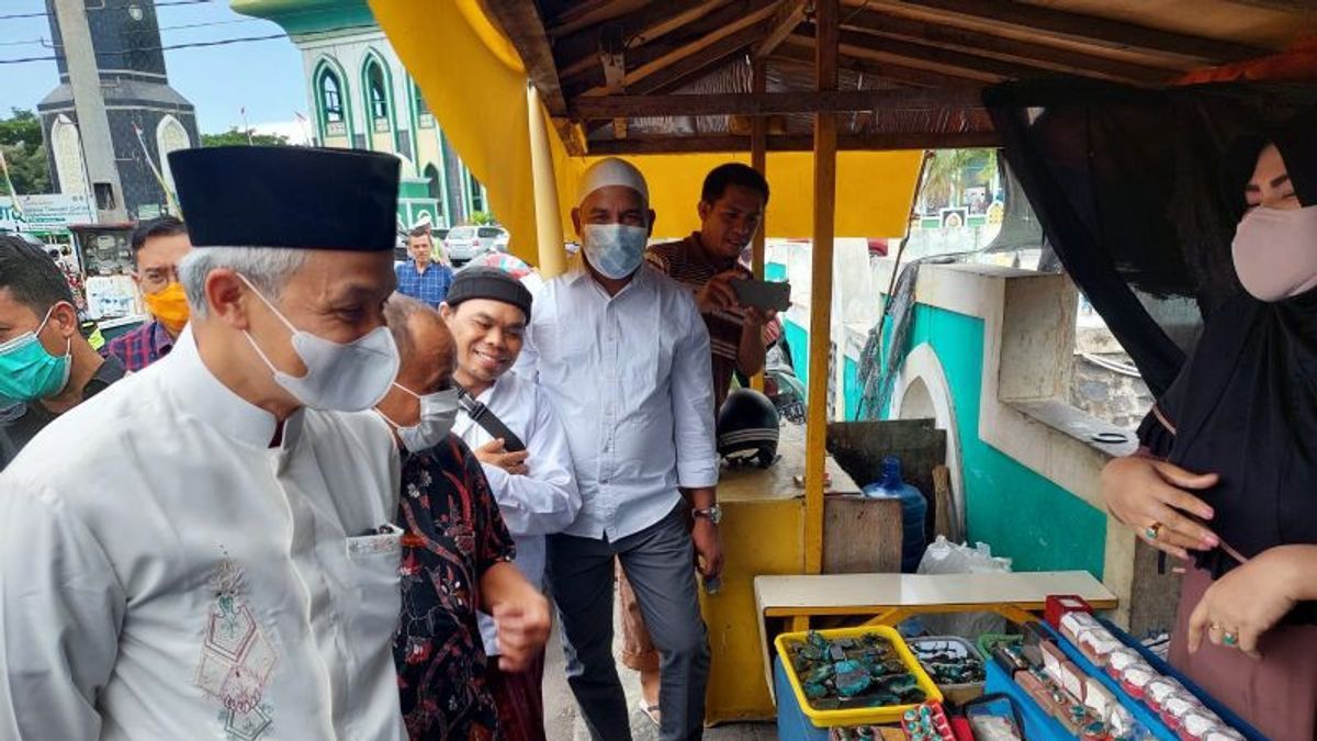 Ganjar Pranowo Itu Gubernur Anti Mainstream, Mau di Warung Burjo Sampai Rest Area Tetap Kerja, Kerja, Kerja