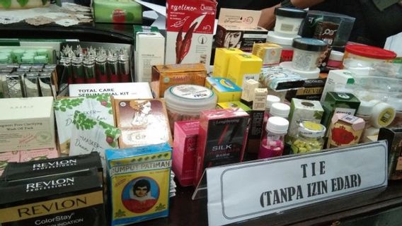 À Kendari, BPOM Trouve 3 081 Cosmétiques Illégaux Vendus Sur Le Marché à La Suite De La Médecine Traditionnelle