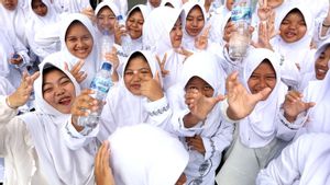 Danone Indonesia And The Islamic Boarding School Economic Union Plant 5,000 Tree Seeds With Santri