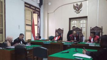 检察官 被告在棉兰出售Trenggiling Sisik 的2 名被告 1,5 年徒刑