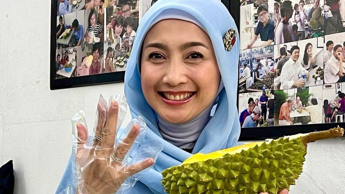 These Two Fruits Are Enough To Make Desy Ratnasari's Smile Bloom And Make Her Happy