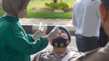 Anticipating Omicron, Hundreds Of Central Java Police Personnel Undergo Swab Tests
