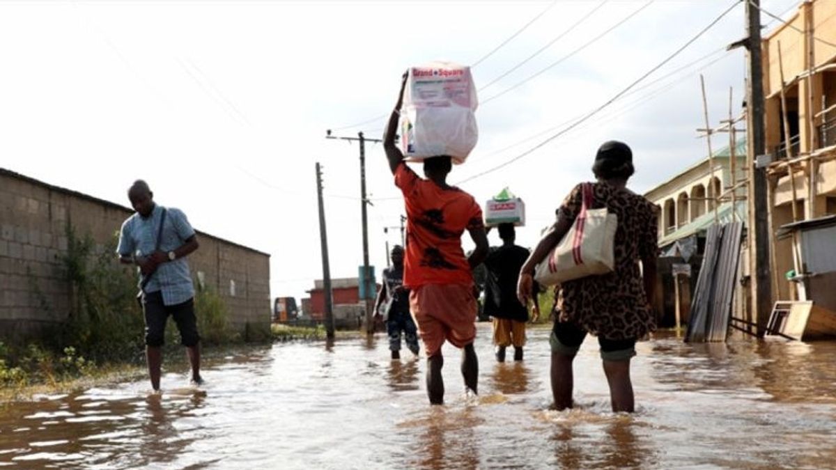 ナイジェリアでは洪水で33人が死亡し、難民数は数万人に達しました