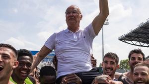 Selamat dari Degradasi, Ranieri Resmi Berpisah dengan Cagliari