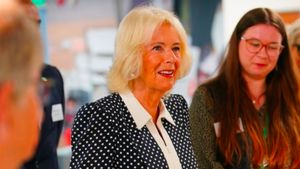 Gaya Busana Polkadot Ratu Camilla, Simbol Kekuatan Usai Cerita Percobaan Pelecehan Seksual