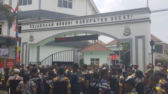 GMBI群众组织Geruduk Kejari Bekasi Regency要求完成DPRD成员的满足案件