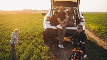 Les vacances d'année en famille et quelques conseils pour garder la conduite en toute sécurité et confortablement tout au long du voyage